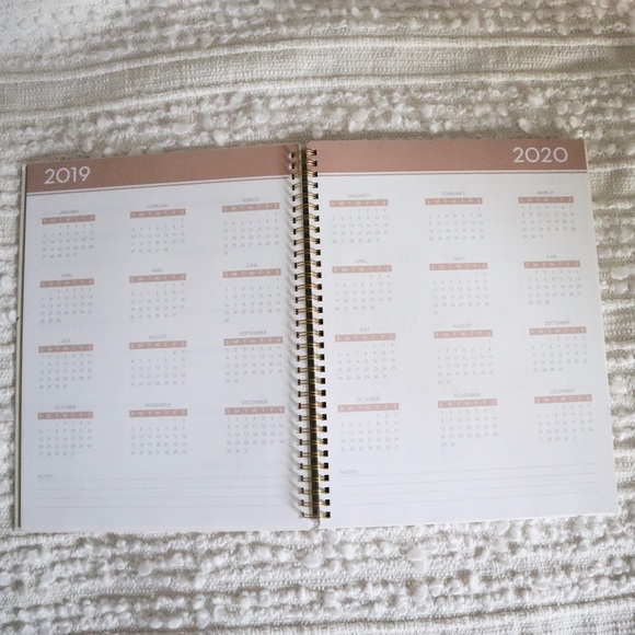 🦋 3 for $30 🦋 Bold blossoms planner 2020 - Picture 3 of 8